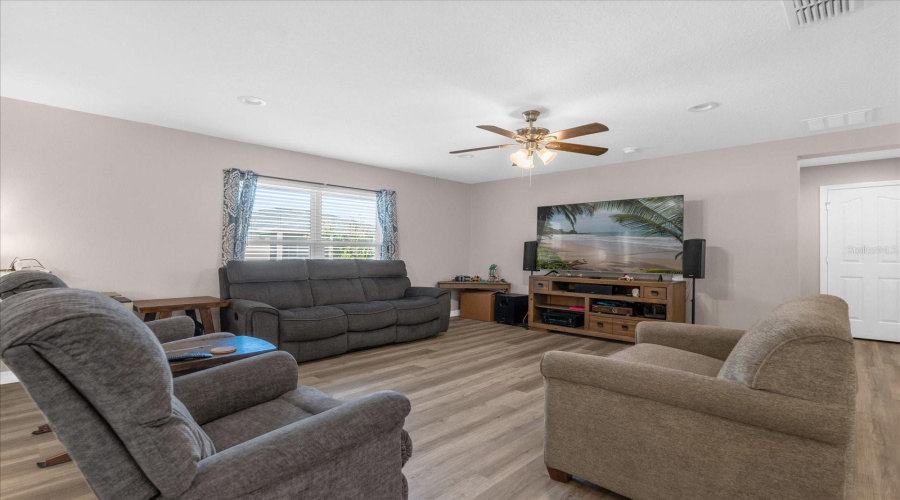 KISSIMMEE, Florida 34746, 4 Bedrooms Bedrooms, ,2 BathroomsBathrooms,Residential,For Sale,BOAT LAUNCH,0,MFRO6377034