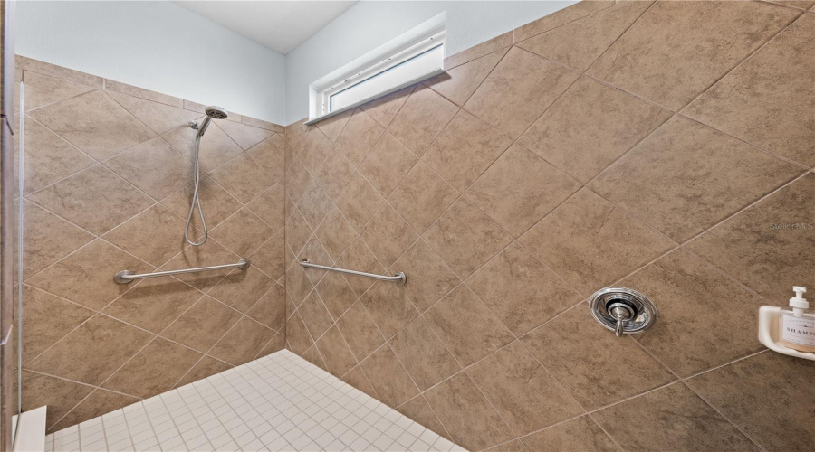 KISSIMMEE, Florida 34746, 4 Bedrooms Bedrooms, ,2 BathroomsBathrooms,Residential,For Sale,BASS BOAT,0,MFRO6375071