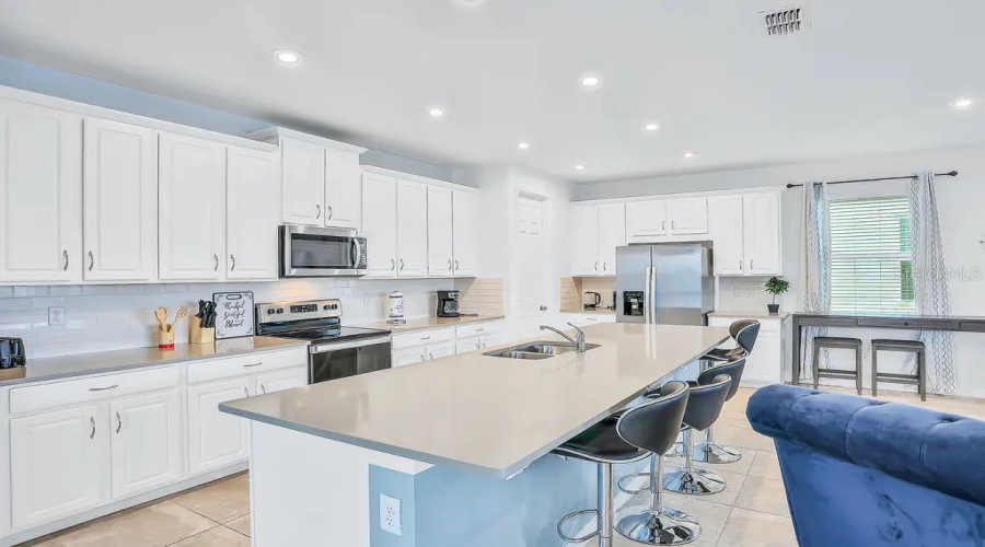 KISSIMMEE, Florida 34747, 9 Bedrooms Bedrooms, ,6 BathroomsBathrooms,Residential,For Sale,CAROLINE BAY,0,MFRTB8468660