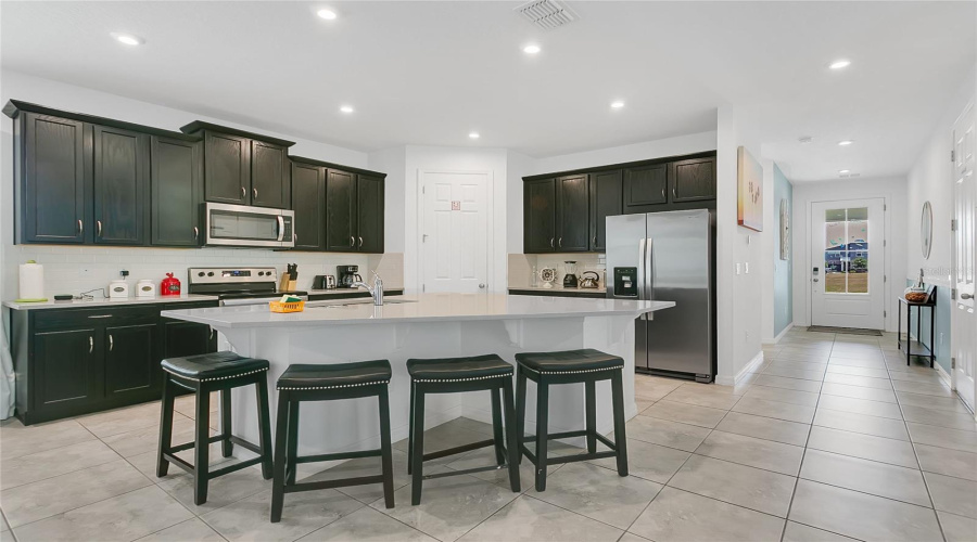 KISSIMMEE, Florida 34747, 7 Bedrooms Bedrooms, ,6 BathroomsBathrooms,Residential,For Sale,AMELIA DOWNS,0,MFRO6302469