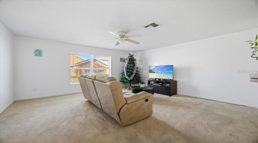 KISSIMMEE, Florida 34746, 4 Bedrooms Bedrooms, ,2 BathroomsBathrooms,Residential,For Sale,COMMANDER,0,MFRO6377238