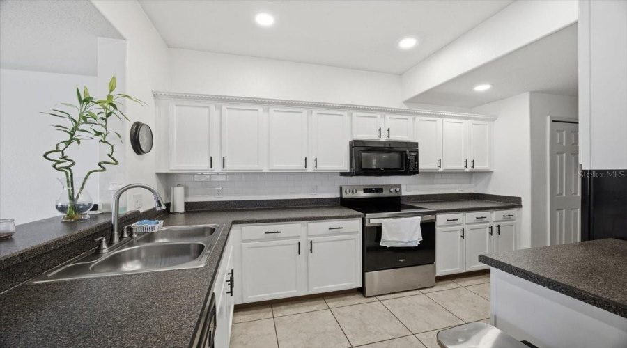 KISSIMMEE, Florida 34746, 4 Bedrooms Bedrooms, ,2 BathroomsBathrooms,Residential,For Sale,COMMANDER,0,MFRO6377238