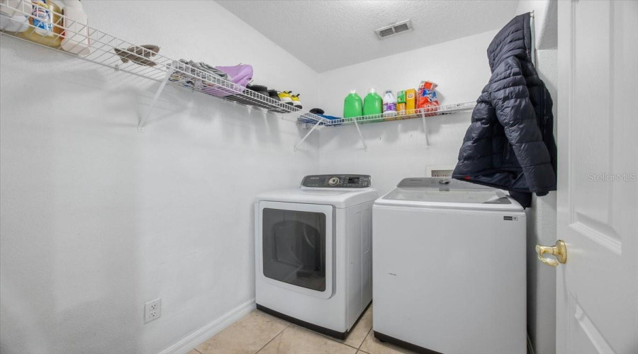 KISSIMMEE, Florida 34746, 4 Bedrooms Bedrooms, ,2 BathroomsBathrooms,Residential,For Sale,COMMANDER,0,MFRO6377238