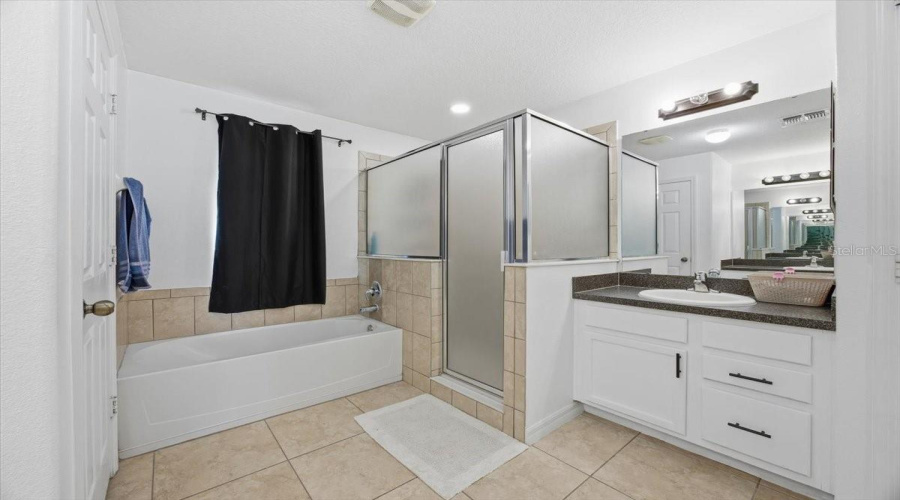 KISSIMMEE, Florida 34746, 4 Bedrooms Bedrooms, ,2 BathroomsBathrooms,Residential,For Sale,COMMANDER,0,MFRO6377238