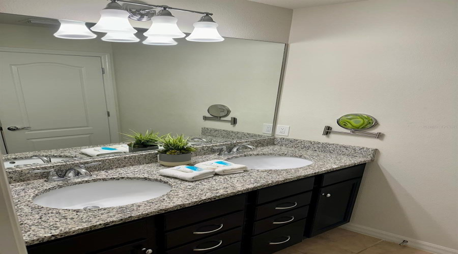 KISSIMMEE, Florida 34747, 8 Bedrooms Bedrooms, ,6 BathroomsBathrooms,Residential,For Sale,NICE,0,MFRO6373602