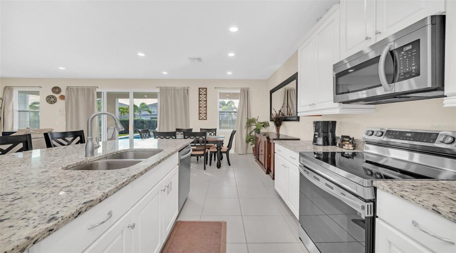 KISSIMMEE, Florida 34747, 4 Bedrooms Bedrooms, ,3 BathroomsBathrooms,Residential,For Sale,SOUTHFIELD,0,MFRO6324507