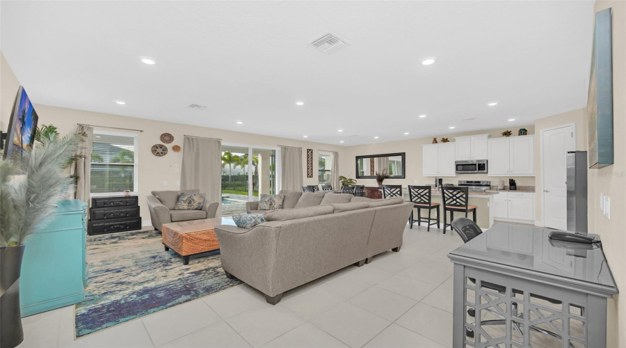 KISSIMMEE, Florida 34747, 4 Bedrooms Bedrooms, ,3 BathroomsBathrooms,Residential,For Sale,SOUTHFIELD,0,MFRO6324507