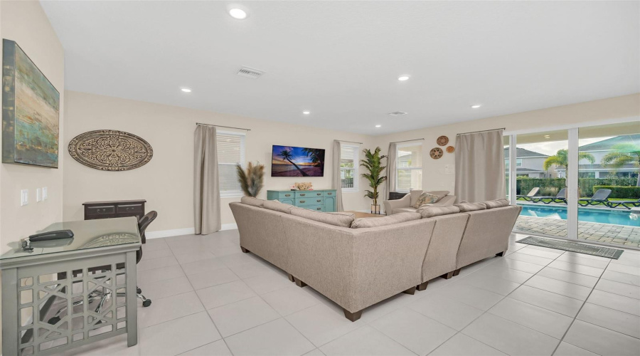 KISSIMMEE, Florida 34747, 4 Bedrooms Bedrooms, ,3 BathroomsBathrooms,Residential,For Sale,SOUTHFIELD,0,MFRO6324507