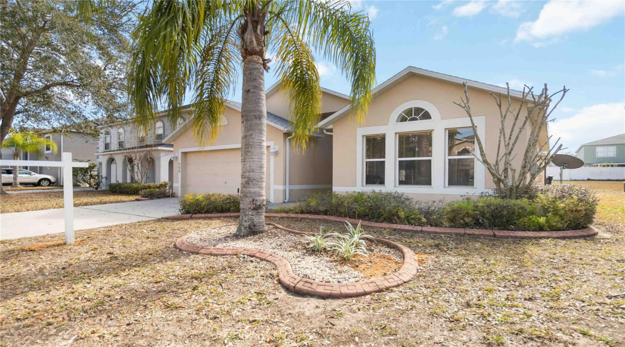 DAVENPORT, Florida 33897, 4 Bedrooms Bedrooms, ,2 BathroomsBathrooms,Residential,For Sale,JOCELYN,0,MFRS5142156
