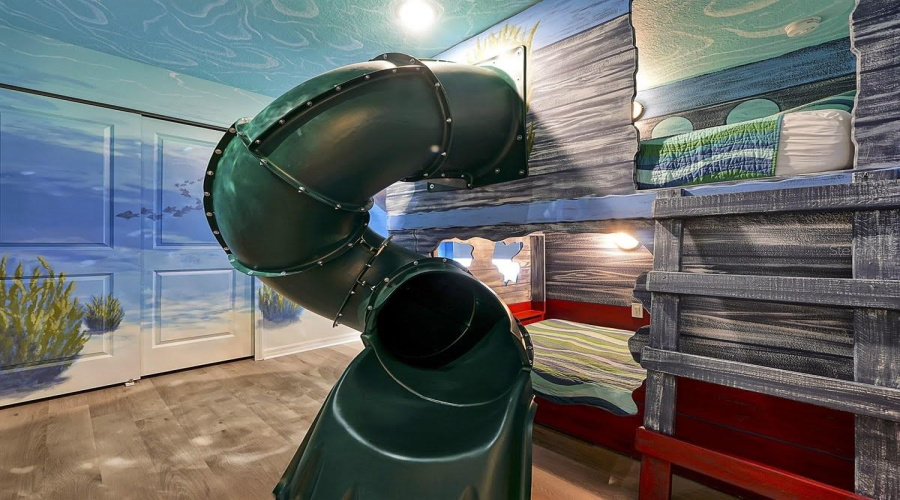 DAVENPORT, Florida 33897, 8 Bedrooms Bedrooms, ,6 BathroomsBathrooms,Residential,For Sale,LELANI,0,MFRO6377009