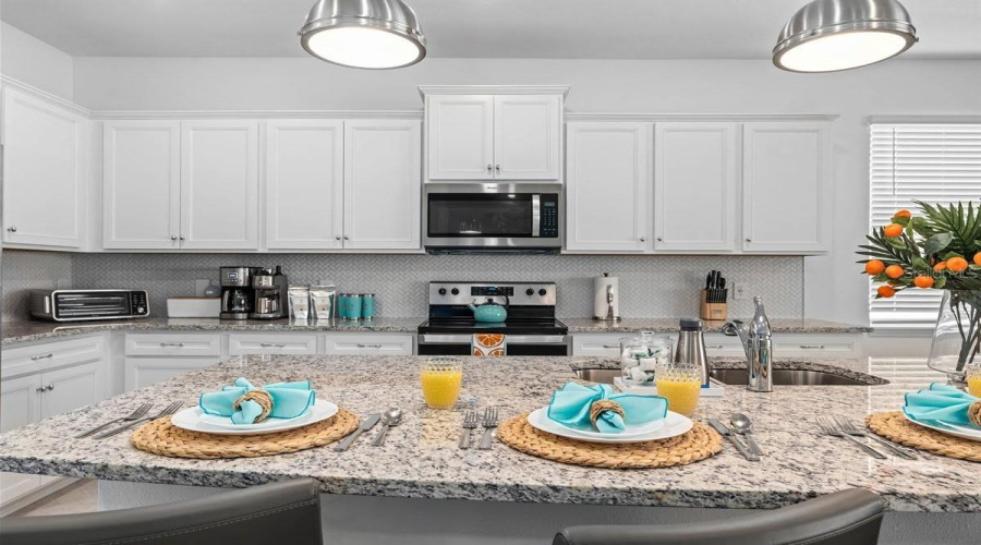 DAVENPORT, Florida 33897, 8 Bedrooms Bedrooms, ,6 BathroomsBathrooms,Residential,For Sale,LELANI,0,MFRO6377009