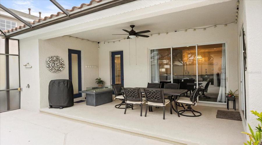 Covered Lanai & half pool bathroom
