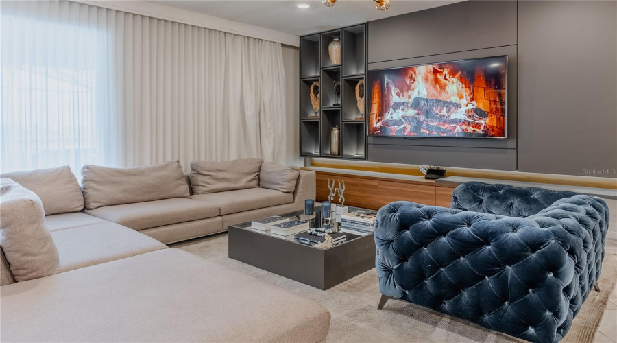 DAVENPORT, Florida 33897, 10 Bedrooms Bedrooms, ,8 BathroomsBathrooms,Residential,For Sale,LELANI,0,MFRO6376930