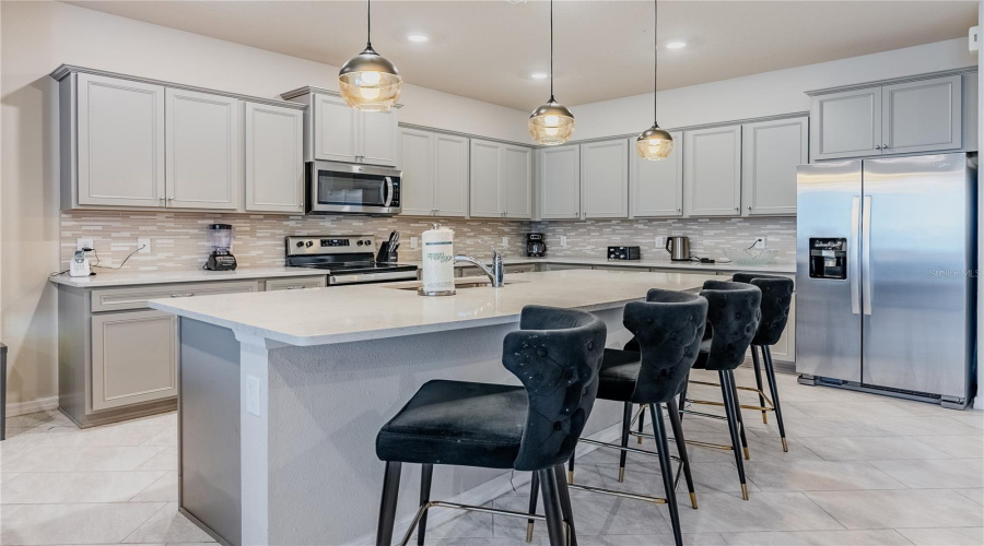 DAVENPORT, Florida 33897, 10 Bedrooms Bedrooms, ,8 BathroomsBathrooms,Residential,For Sale,LELANI,0,MFRO6376930