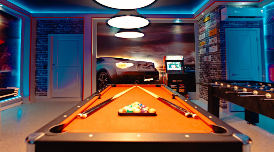 DAVENPORT, Florida 33897, 10 Bedrooms Bedrooms, ,8 BathroomsBathrooms,Residential,For Sale,LELANI,0,MFRO6376930