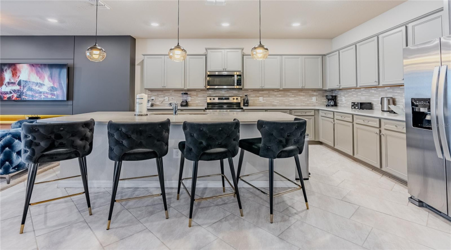 DAVENPORT, Florida 33897, 10 Bedrooms Bedrooms, ,8 BathroomsBathrooms,Residential,For Sale,LELANI,0,MFRO6376930