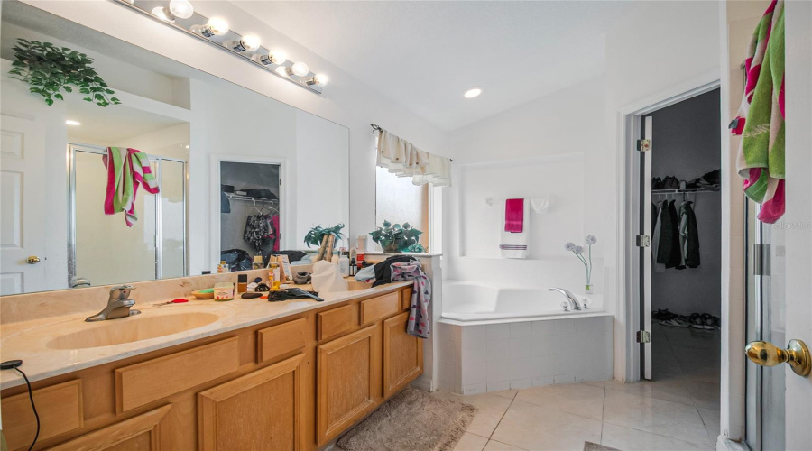 KISSIMMEE, Florida 34746, 4 Bedrooms Bedrooms, ,3 BathroomsBathrooms,Residential,For Sale,SEASONS,0,MFRO6377522