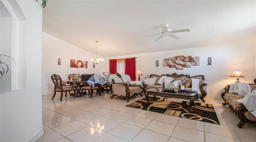 KISSIMMEE, Florida 34746, 4 Bedrooms Bedrooms, ,3 BathroomsBathrooms,Residential,For Sale,SEASONS,0,MFRO6377522