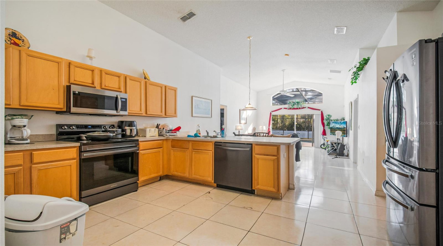 KISSIMMEE, Florida 34746, 4 Bedrooms Bedrooms, ,3 BathroomsBathrooms,Residential,For Sale,SEASONS,0,MFRO6377522