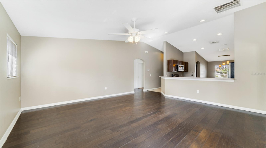 DAVENPORT, Florida 33896, 3 Bedrooms Bedrooms, ,2 BathroomsBathrooms,Residential,For Sale,PARADISE WOODS,0,MFRO6377687