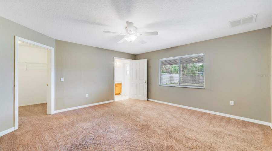 DAVENPORT, Florida 33896, 3 Bedrooms Bedrooms, ,2 BathroomsBathrooms,Residential,For Sale,PARADISE WOODS,0,MFRO6377687