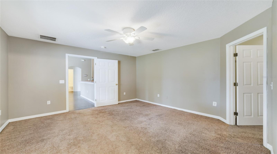 DAVENPORT, Florida 33896, 3 Bedrooms Bedrooms, ,2 BathroomsBathrooms,Residential,For Sale,PARADISE WOODS,0,MFRO6377687