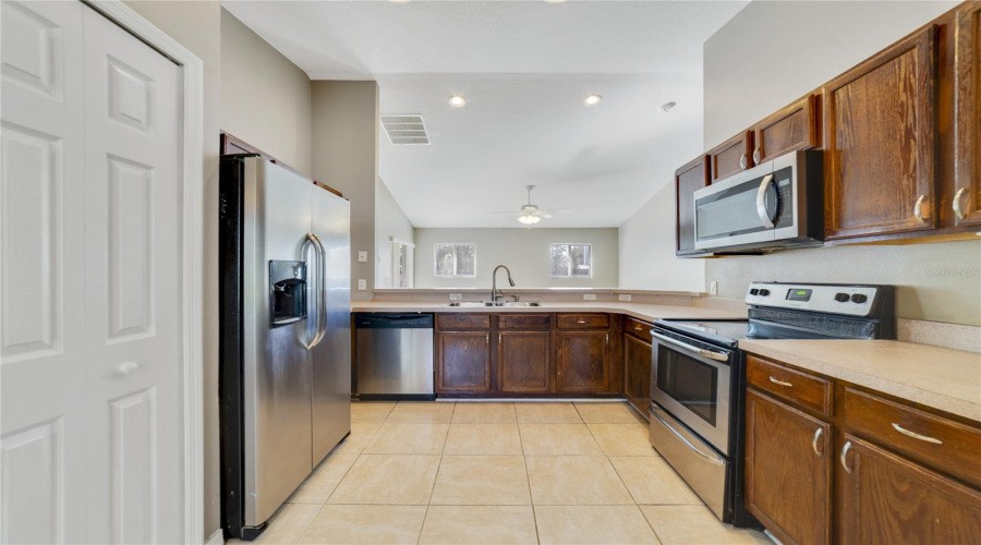 DAVENPORT, Florida 33896, 3 Bedrooms Bedrooms, ,2 BathroomsBathrooms,Residential,For Sale,PARADISE WOODS,0,MFRO6377687