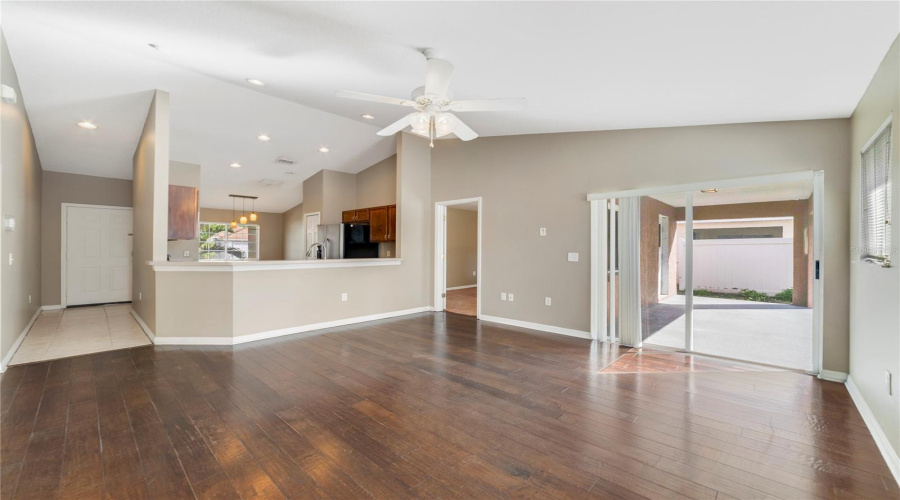 DAVENPORT, Florida 33896, 3 Bedrooms Bedrooms, ,2 BathroomsBathrooms,Residential,For Sale,PARADISE WOODS,0,MFRO6377687