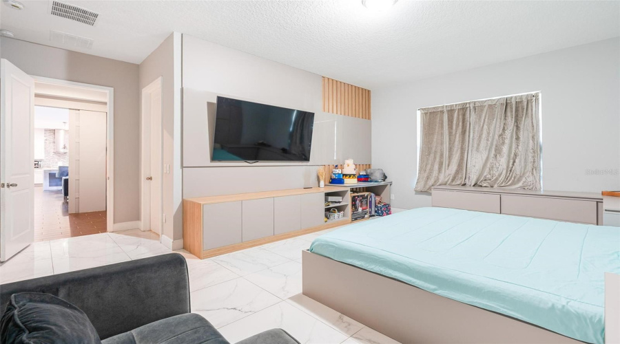 ORLANDO, Florida 32836, 5 Bedrooms Bedrooms, ,4 BathroomsBathrooms,Residential,For Sale,LUDINGTON,0,MFRO6377060