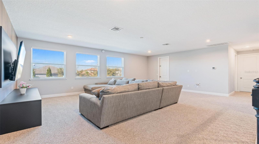 ORLANDO, Florida 32836, 5 Bedrooms Bedrooms, ,4 BathroomsBathrooms,Residential,For Sale,LUDINGTON,0,MFRO6377060