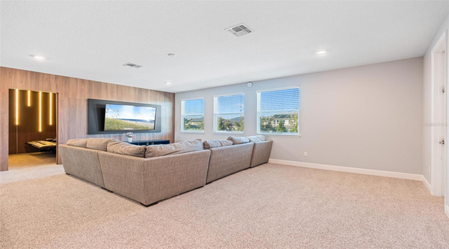 ORLANDO, Florida 32836, 5 Bedrooms Bedrooms, ,4 BathroomsBathrooms,Residential,For Sale,LUDINGTON,0,MFRO6377060