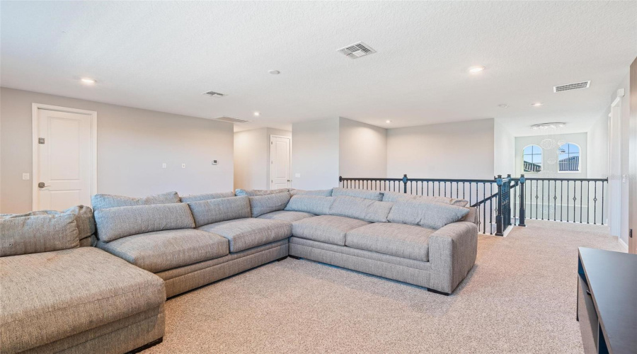 ORLANDO, Florida 32836, 5 Bedrooms Bedrooms, ,4 BathroomsBathrooms,Residential,For Sale,LUDINGTON,0,MFRO6377060