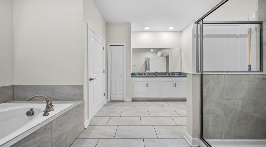 KISSIMMEE, Florida 34746, 8 Bedrooms Bedrooms, ,5 BathroomsBathrooms,Residential,For Sale,NARRATIVE,0,MFRO6377559