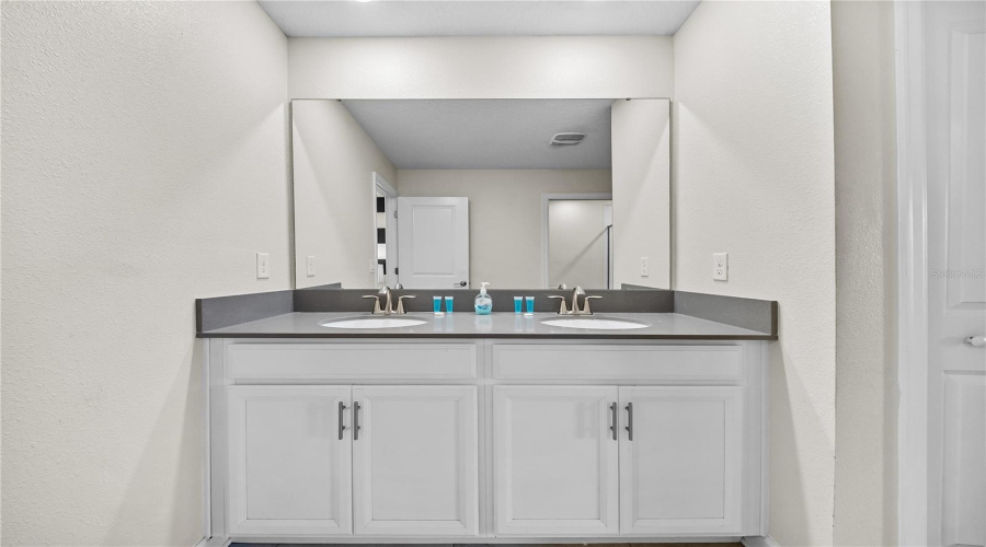 KISSIMMEE, Florida 34746, 8 Bedrooms Bedrooms, ,5 BathroomsBathrooms,Residential,For Sale,NARRATIVE,0,MFRO6377559