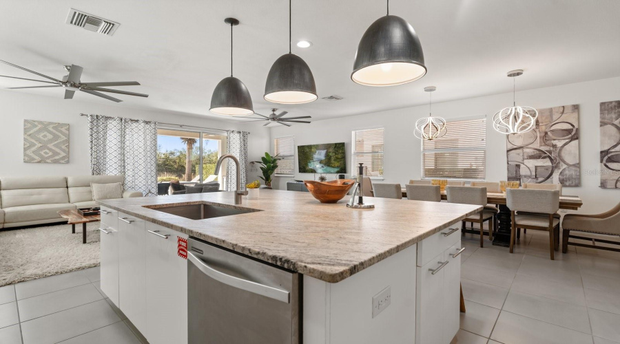 REUNION, Florida 34747, 6 Bedrooms Bedrooms, ,5 BathroomsBathrooms,Residential,For Sale,CASTLE PINES,0,MFRO6374028