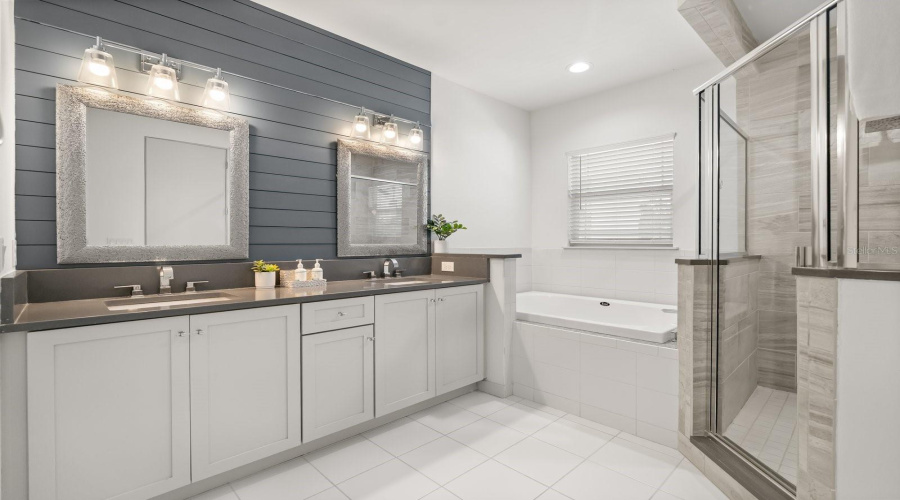 REUNION, Florida 34747, 6 Bedrooms Bedrooms, ,5 BathroomsBathrooms,Residential,For Sale,CASTLE PINES,0,MFRO6374028