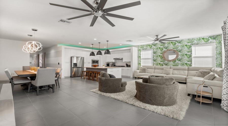 REUNION, Florida 34747, 6 Bedrooms Bedrooms, ,5 BathroomsBathrooms,Residential,For Sale,CASTLE PINES,0,MFRO6374028