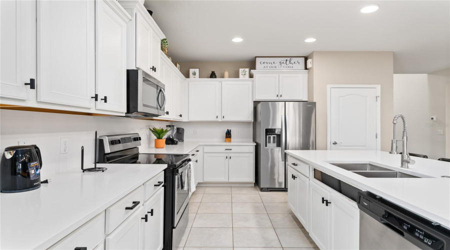 KISSIMMEE, Florida 34747, 8 Bedrooms Bedrooms, ,6 BathroomsBathrooms,Residential,For Sale,LIMA,0,MFRS5142261