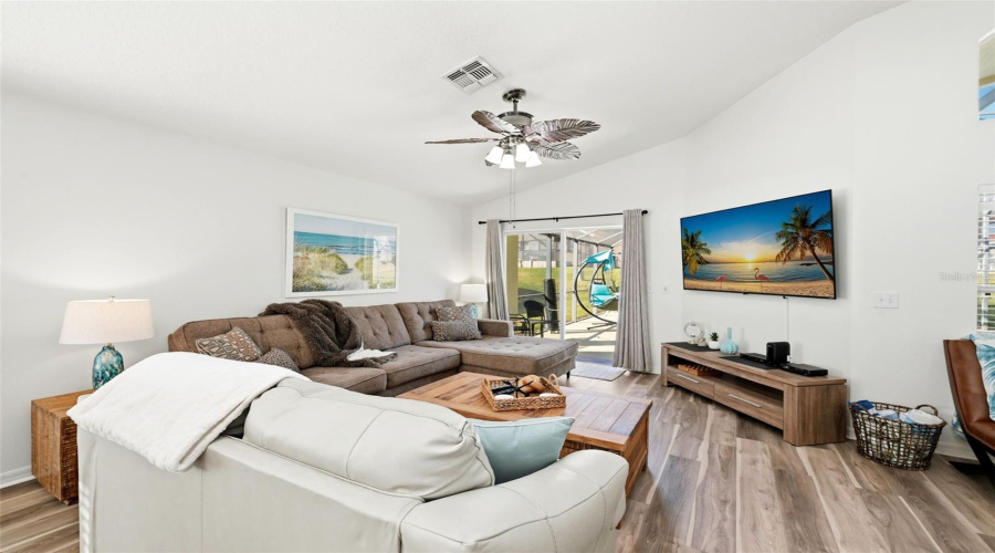 DAVENPORT, Florida 33897, 4 Bedrooms Bedrooms, ,3 BathroomsBathrooms,Residential,For Sale,HYPOLITA,0,MFRS5142376