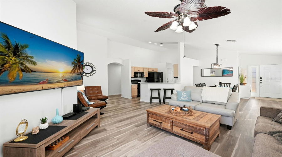 DAVENPORT, Florida 33897, 4 Bedrooms Bedrooms, ,3 BathroomsBathrooms,Residential,For Sale,HYPOLITA,0,MFRS5142376