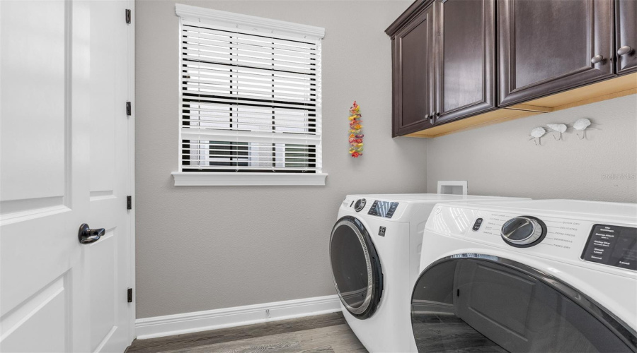 REUNION, Florida 34747, 5 Bedrooms Bedrooms, ,6 BathroomsBathrooms,Residential,For Sale,CASTLE PINES COURT,0,MFRO6377851