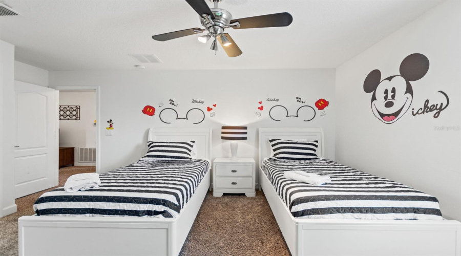 DAVENPORT, Florida 33896, 7 Bedrooms Bedrooms, ,5 BathroomsBathrooms,Residential,For Sale,MOON VALLEY,0,MFRS5142568