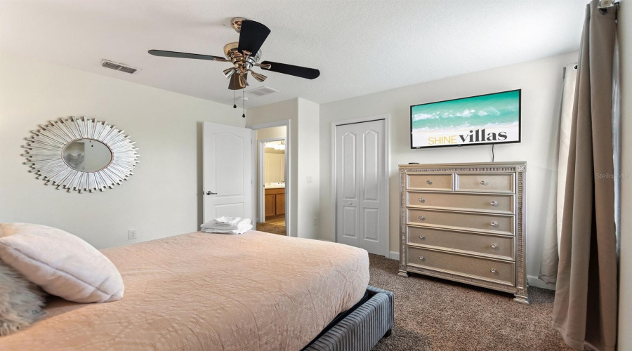 DAVENPORT, Florida 33896, 7 Bedrooms Bedrooms, ,5 BathroomsBathrooms,Residential,For Sale,MOON VALLEY,0,MFRS5142568