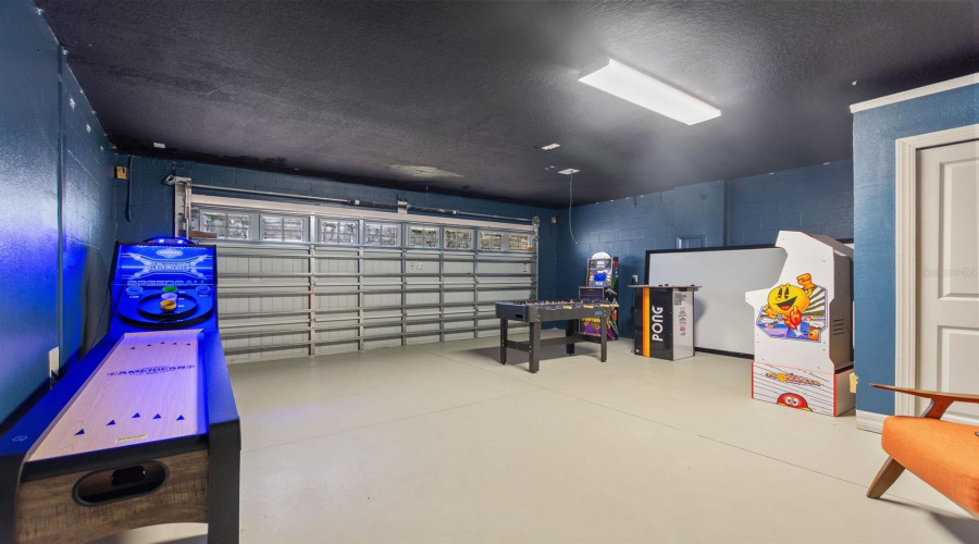 DAVENPORT, Florida 33896, 7 Bedrooms Bedrooms, ,5 BathroomsBathrooms,Residential,For Sale,MOON VALLEY,0,MFRS5142568