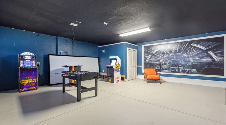 DAVENPORT, Florida 33896, 7 Bedrooms Bedrooms, ,5 BathroomsBathrooms,Residential,For Sale,MOON VALLEY,0,MFRS5142568