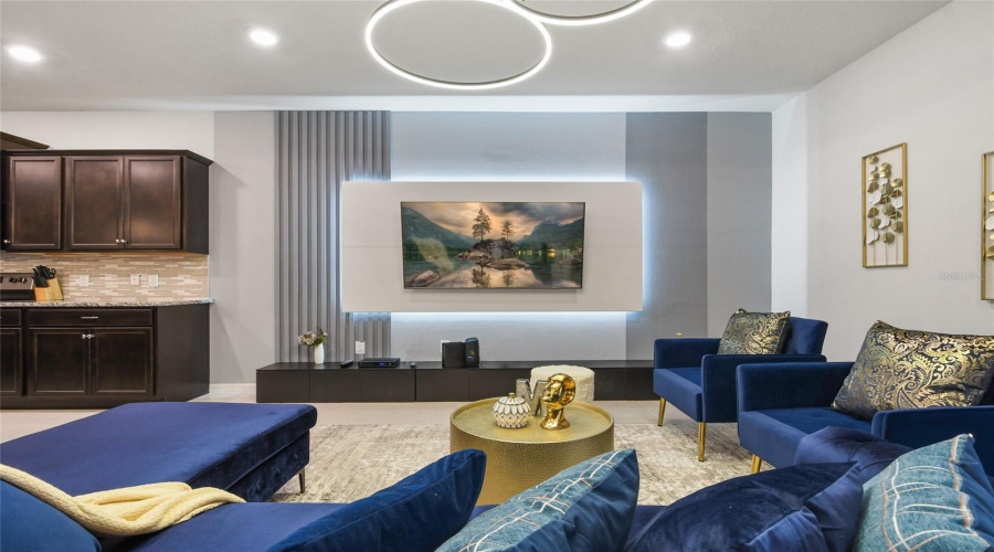 DAVENPORT, Florida 33897, 10 Bedrooms Bedrooms, ,8 BathroomsBathrooms,Residential,For Sale,LANA,0,MFRO6377958