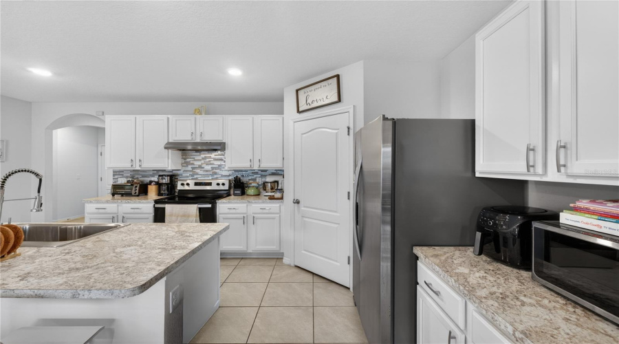 DAVENPORT, Florida 33897, 4 Bedrooms Bedrooms, ,2 BathroomsBathrooms,Residential,For Sale,FOX SQUIRREL,0,MFRO6377896