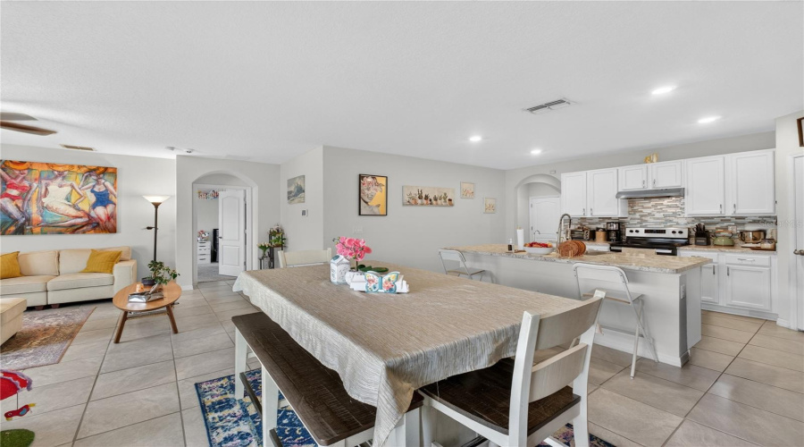 DAVENPORT, Florida 33897, 4 Bedrooms Bedrooms, ,2 BathroomsBathrooms,Residential,For Sale,FOX SQUIRREL,0,MFRO6377896