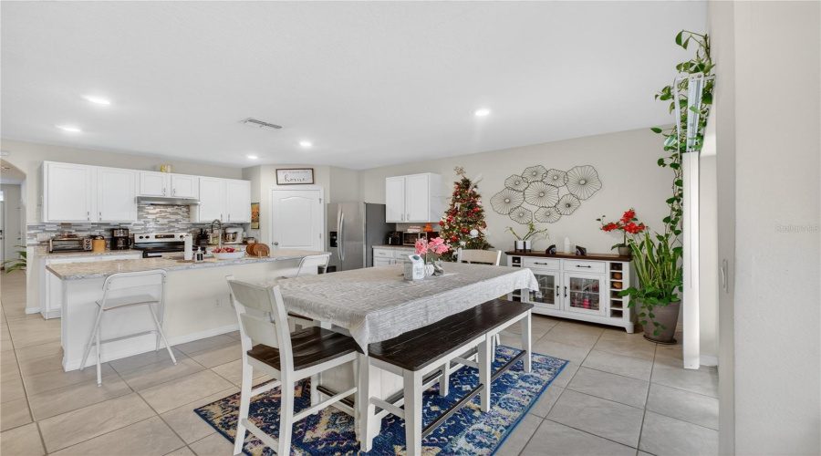 DAVENPORT, Florida 33897, 4 Bedrooms Bedrooms, ,2 BathroomsBathrooms,Residential,For Sale,FOX SQUIRREL,0,MFRO6377896