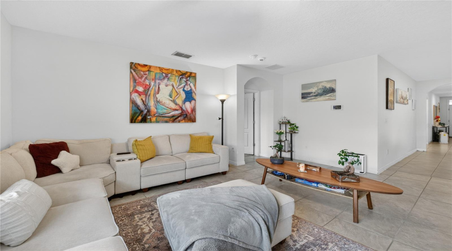 DAVENPORT, Florida 33897, 4 Bedrooms Bedrooms, ,2 BathroomsBathrooms,Residential,For Sale,FOX SQUIRREL,0,MFRO6377896